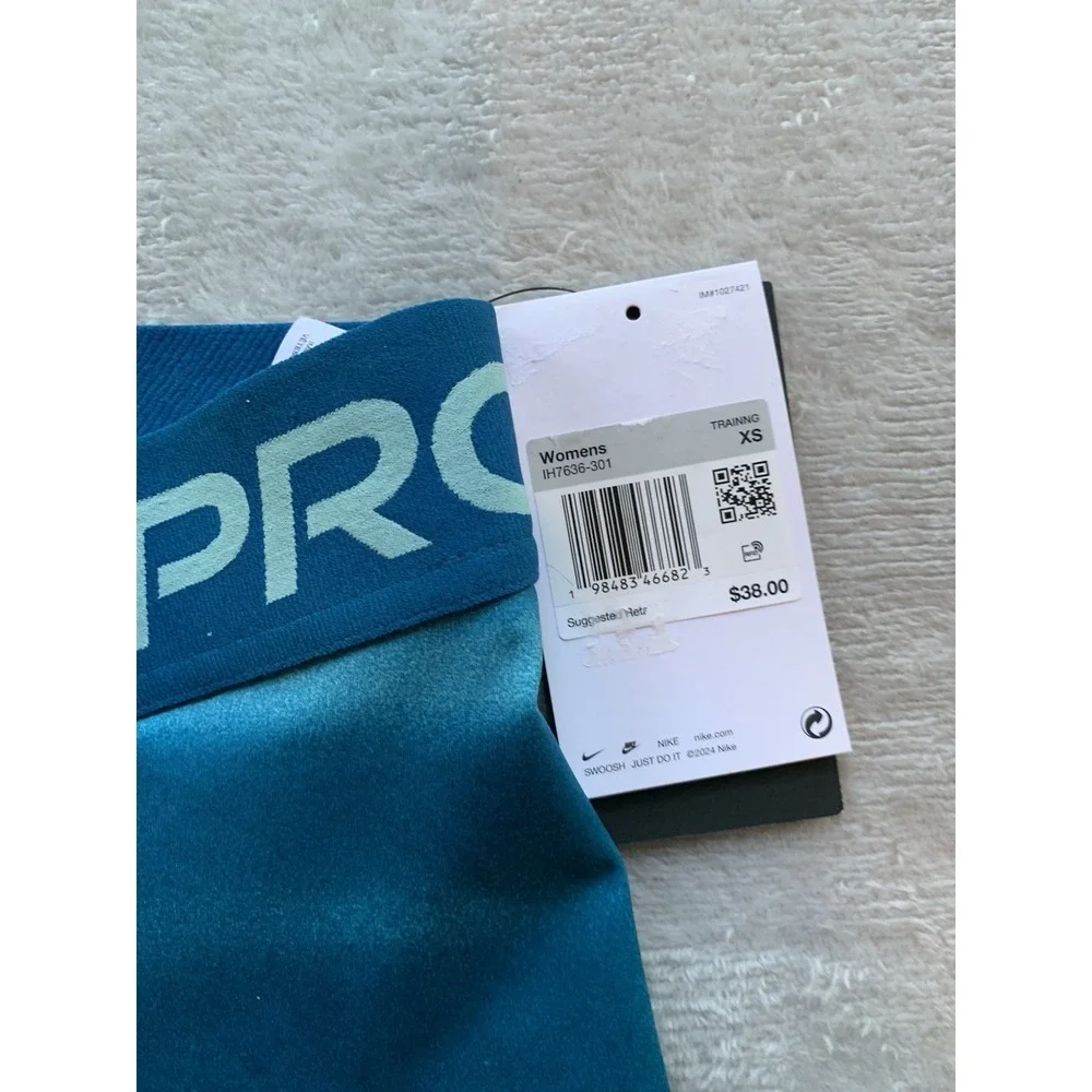 NWT Nike Pro Women's 3 inch Striped Blue Shorts Size XS 3